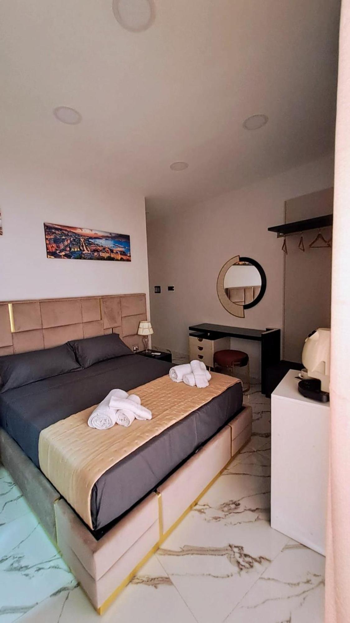La Finestra Sul Borgo Otel Napoli Dış mekan fotoğraf